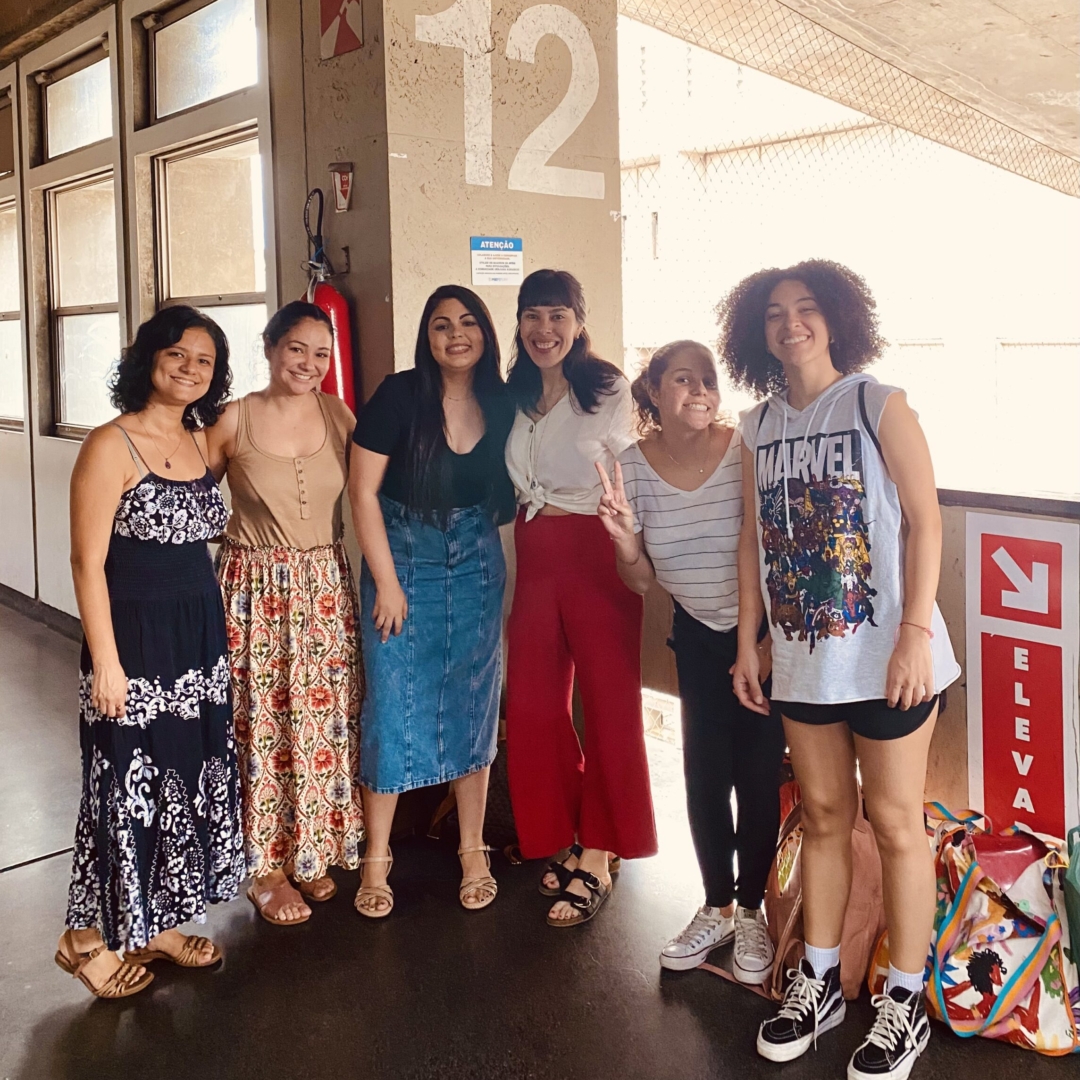 Foto do grupo reunido em dezembro de 2023, na Faculdade de Educação UERJ